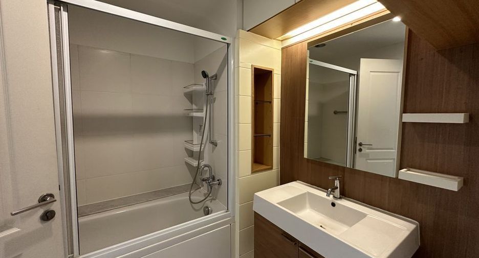 For rent 2 bedrooms condo in Khlong San, Bangkok