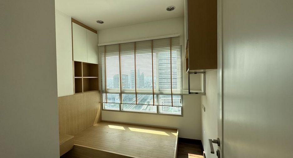 For rent 2 bedrooms condo in Khlong San, Bangkok