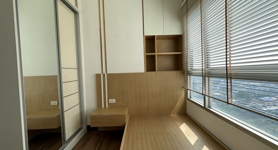 For rent 2 bedrooms condo in Khlong San, Bangkok