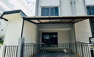 For sale 3 bedrooms townhouse in Bangkok Noi, Bangkok