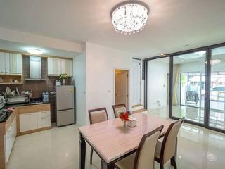 For rent 3 bedrooms townhouse in Phra Khanong, Bangkok