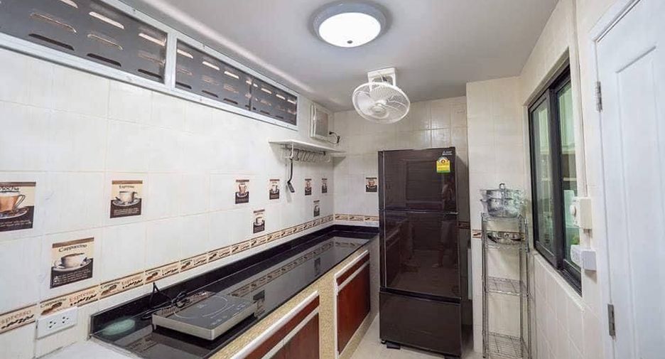 Casa adosada en alquiler de 3 habitaciones en Phra Khanong, Bangkok