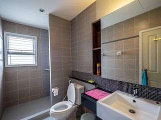For rent 3 bedrooms townhouse in Phra Khanong, Bangkok