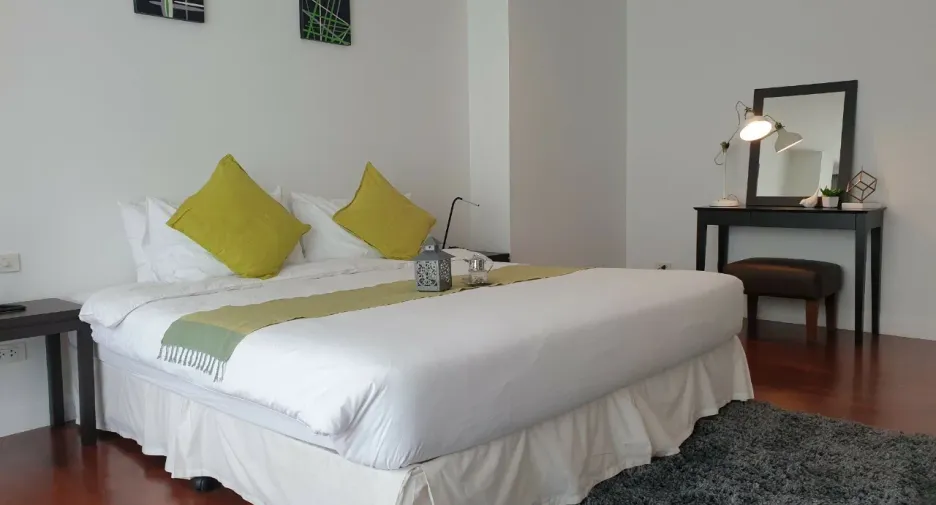 For rent 4 bedrooms apartment in Sathon, Bangkok