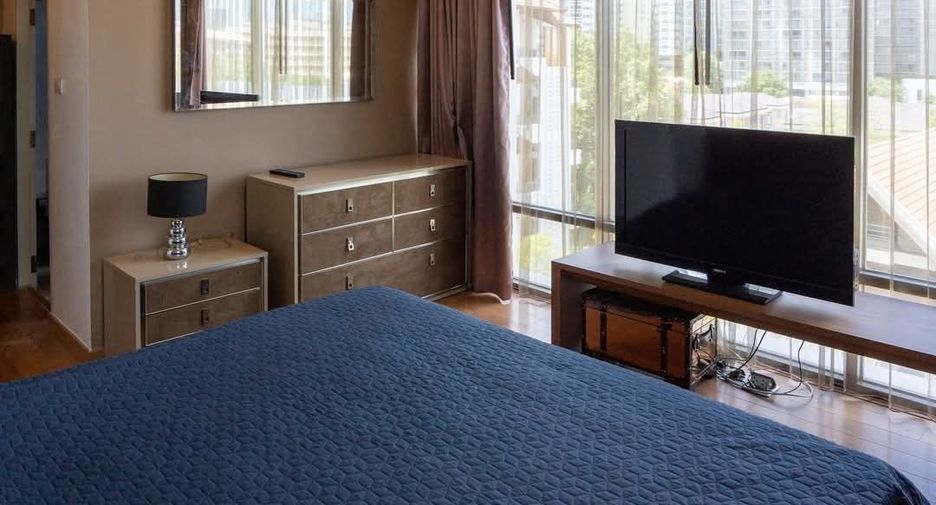 For rent 2 bedrooms condo in Khlong Toei, Bangkok