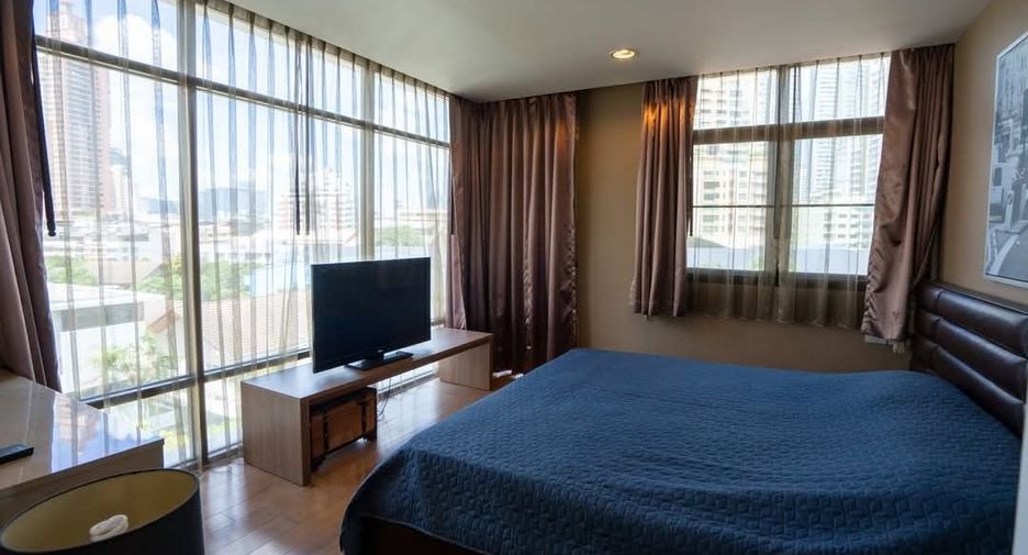 For rent 2 bedrooms condo in Khlong Toei, Bangkok