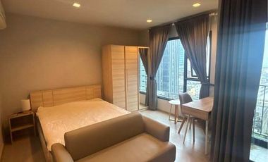 À louer studio condo à Huai Khwang, Bangkok