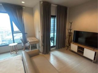 À louer studio condo à Huai Khwang, Bangkok