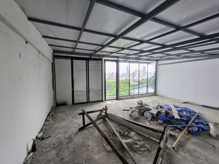 For sale 4 bedrooms retail Space in Watthana, Bangkok
