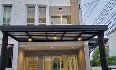 For sale 3 bedrooms townhouse in Lat Krabang, Bangkok