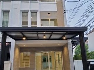 For sale 3 bedrooms townhouse in Lat Krabang, Bangkok