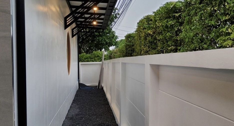 À vendre 3 chambres maison de ville à Lat Krabang, Bangkok