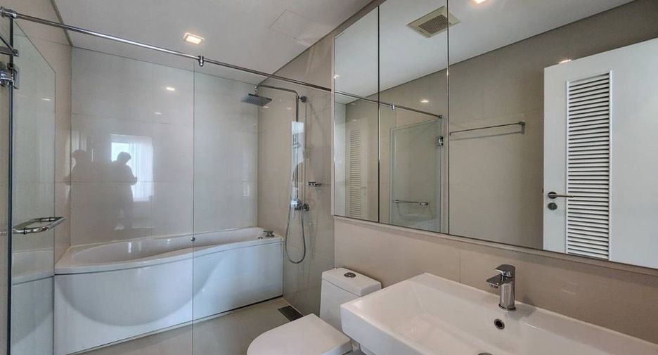 For rent 2 bedrooms condo in Watthana, Bangkok