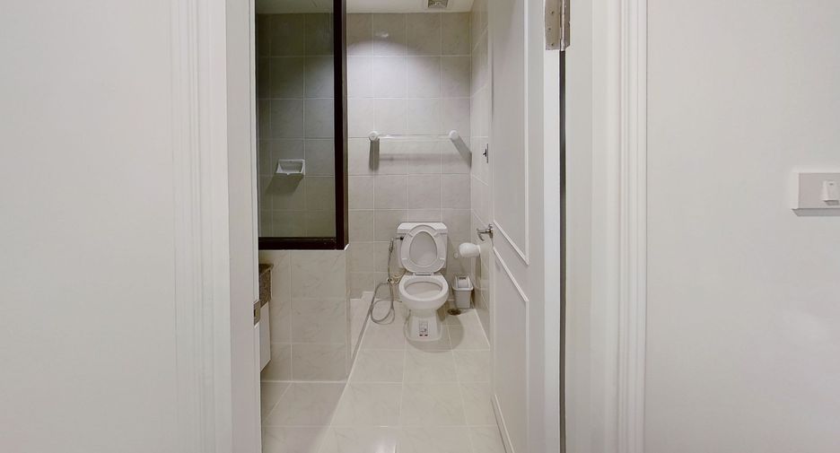 For rent 2 bedrooms condo in Sathon, Bangkok