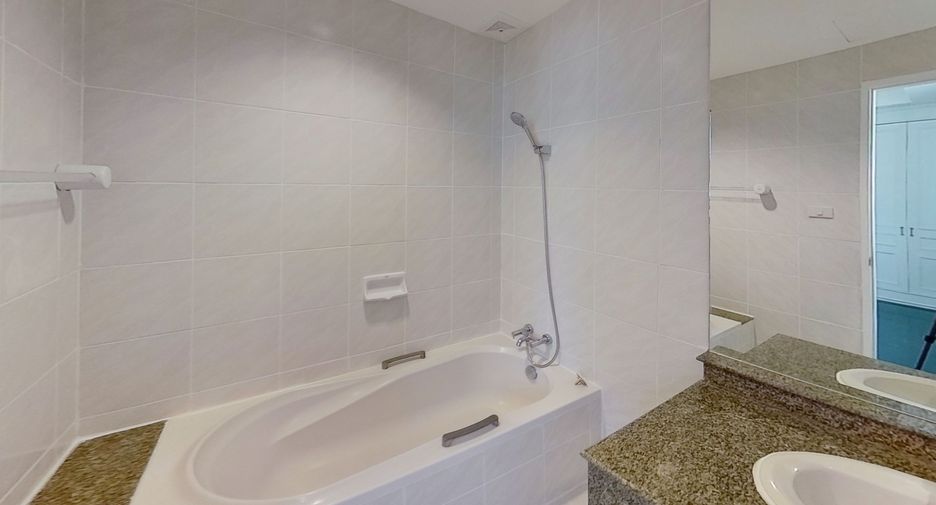 For rent 2 bedrooms condo in Sathon, Bangkok