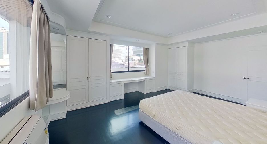 For rent 2 bedrooms condo in Sathon, Bangkok