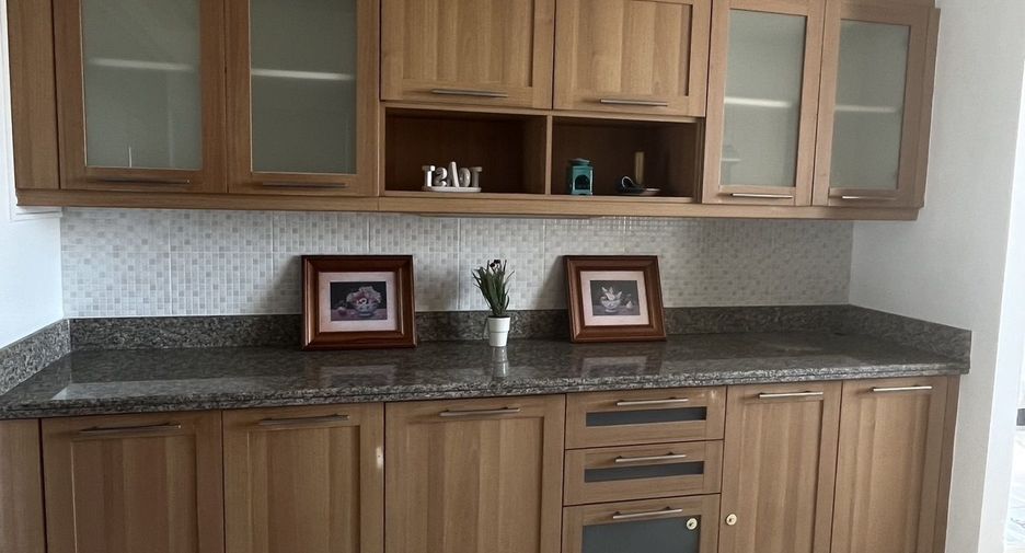 For rent 3 bedrooms apartment in Sathon, Bangkok