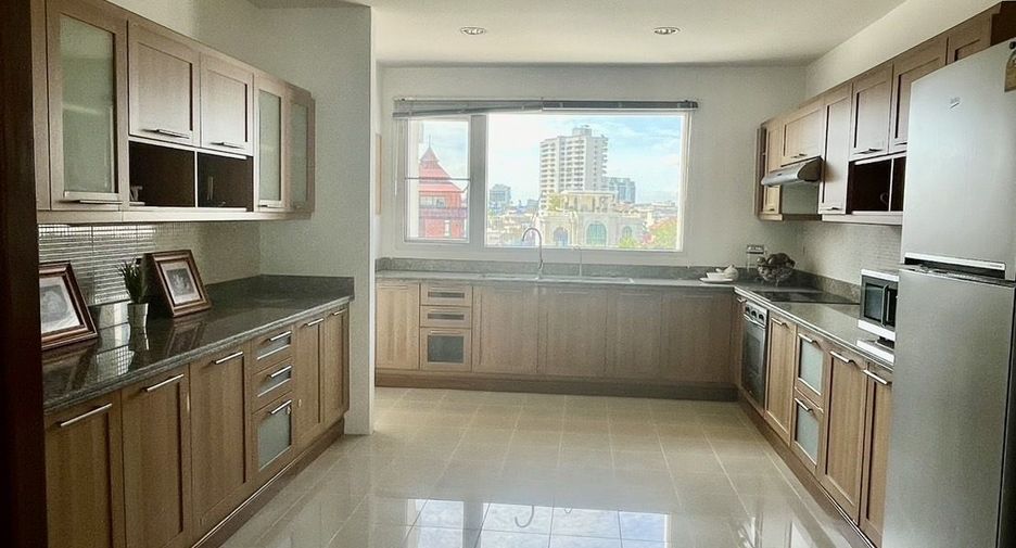 For rent 3 bedrooms apartment in Sathon, Bangkok