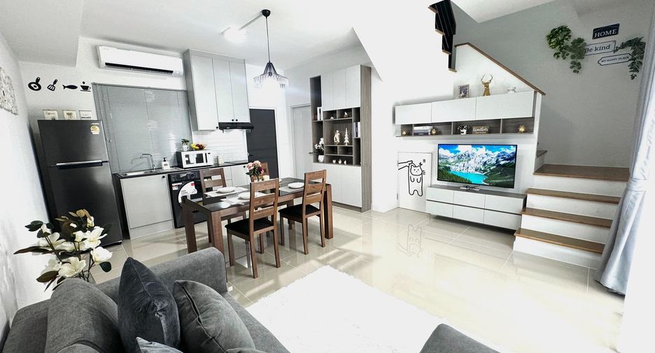 For rent 3 bedrooms townhouse in Bang Phli, Samut Prakan