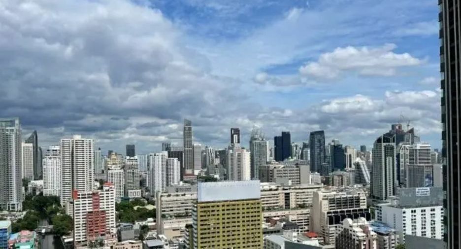 For sale 2 bedrooms condo in Watthana, Bangkok