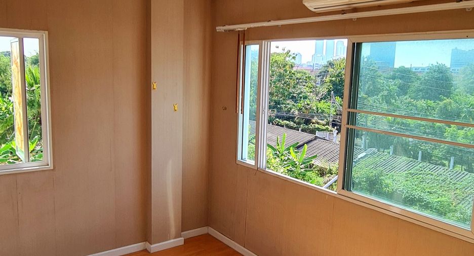 For sale 4 bedrooms townhouse in Prawet, Bangkok
