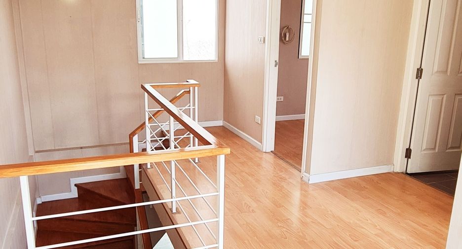 For sale 4 bedrooms townhouse in Prawet, Bangkok
