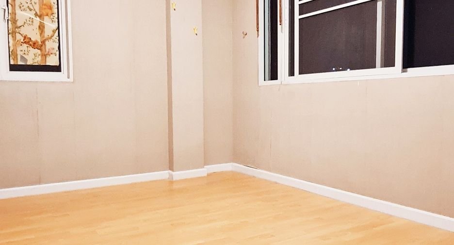 For sale 4 bedrooms townhouse in Prawet, Bangkok