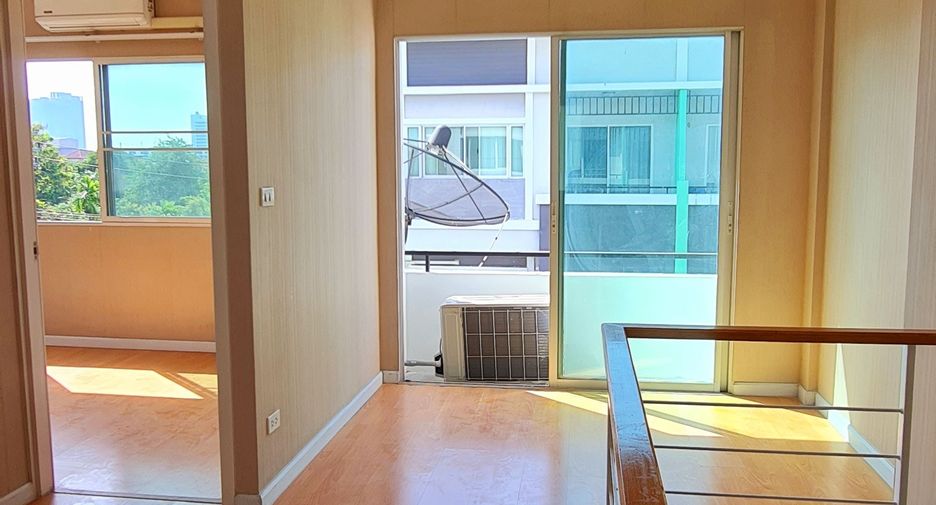 For sale 4 bedrooms townhouse in Prawet, Bangkok