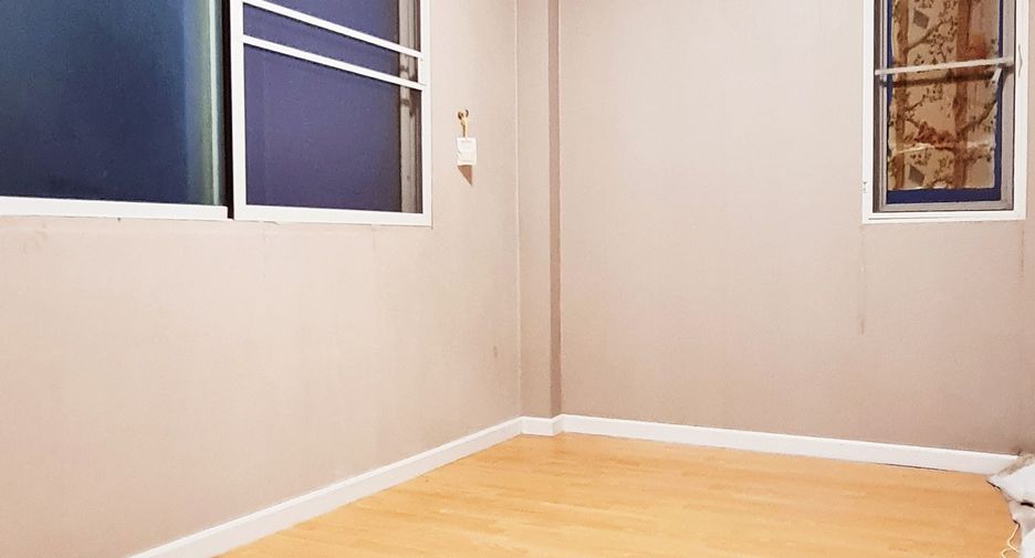 For sale 4 bedrooms townhouse in Prawet, Bangkok