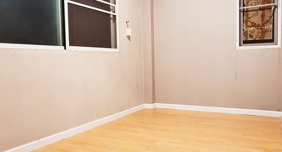 For sale 4 bedrooms townhouse in Prawet, Bangkok
