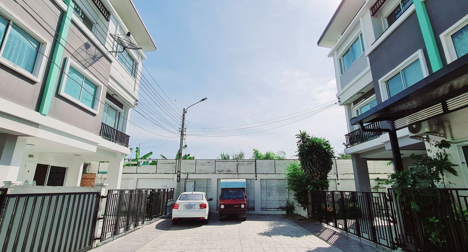For sale 4 bedrooms townhouse in Prawet, Bangkok