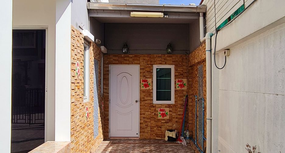 For sale 4 bedrooms townhouse in Prawet, Bangkok