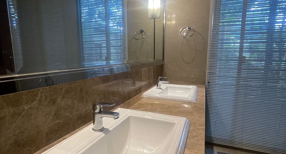 For sale 4 bedrooms condo in Khlong Toei, Bangkok