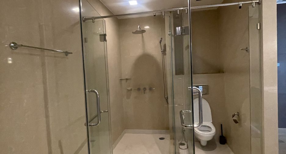 For sale 4 bedrooms condo in Khlong Toei, Bangkok
