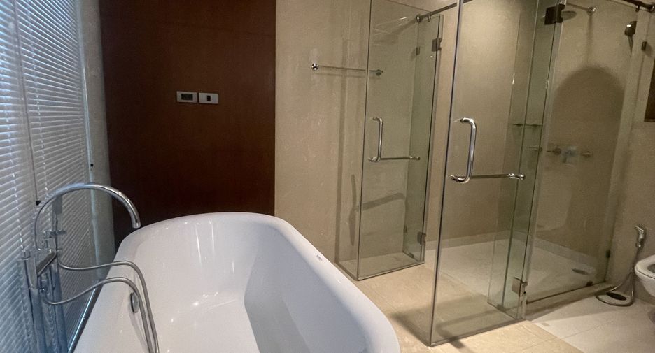 For sale 4 bedrooms condo in Khlong Toei, Bangkok