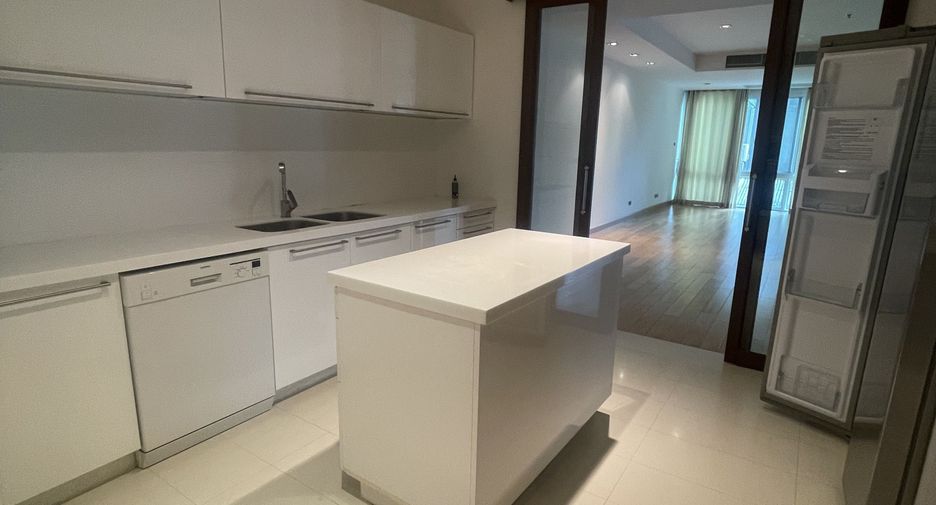 For sale 4 bedrooms condo in Khlong Toei, Bangkok