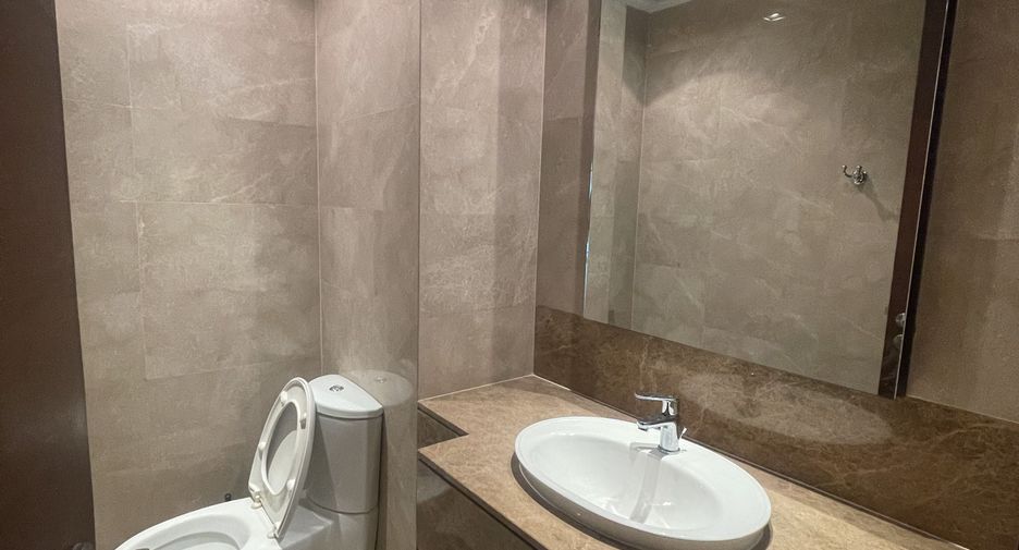 For sale 4 bedrooms condo in Khlong Toei, Bangkok