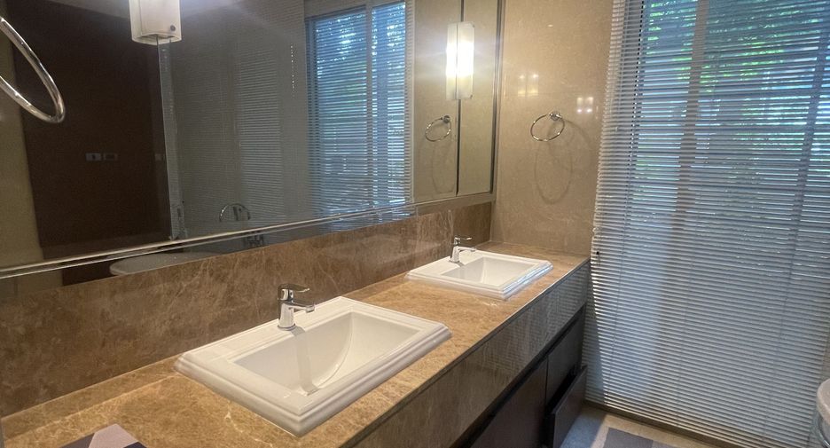 For sale 4 bedrooms condo in Khlong Toei, Bangkok