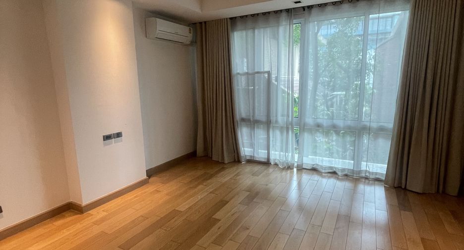 For sale 4 bedrooms condo in Khlong Toei, Bangkok
