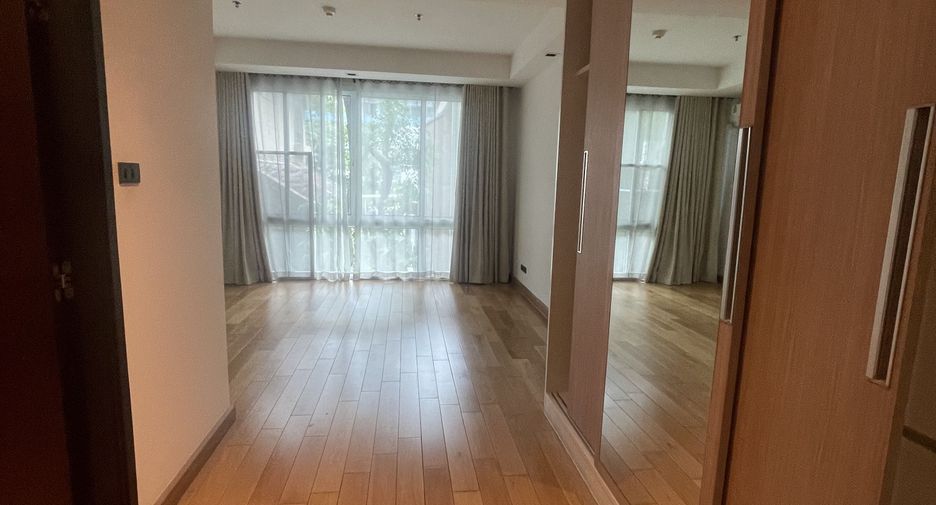 For sale 4 bedrooms condo in Khlong Toei, Bangkok