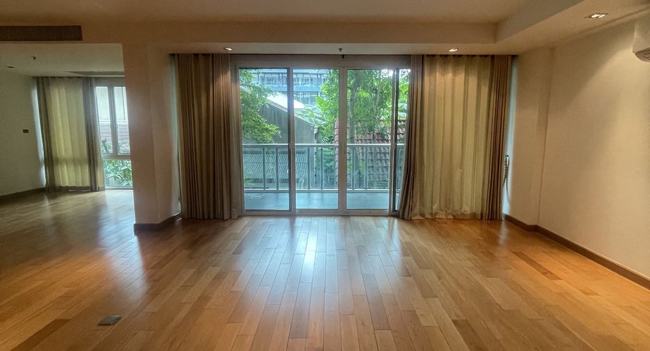 For sale 4 bedrooms condo in Khlong Toei, Bangkok