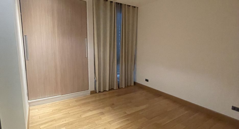 For sale 4 bedrooms condo in Khlong Toei, Bangkok