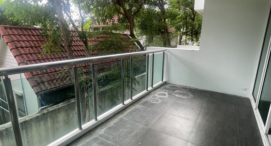 For sale 4 bedrooms condo in Khlong Toei, Bangkok