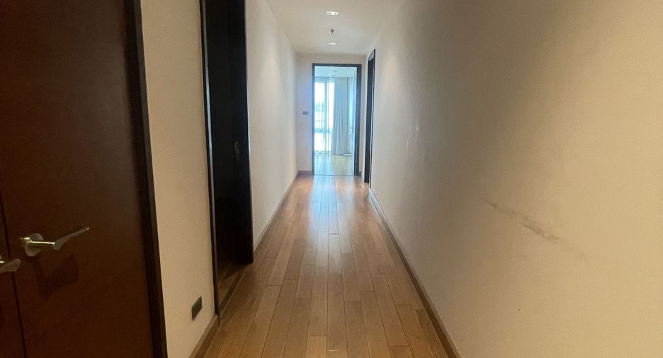 For sale 4 bedrooms condo in Khlong Toei, Bangkok