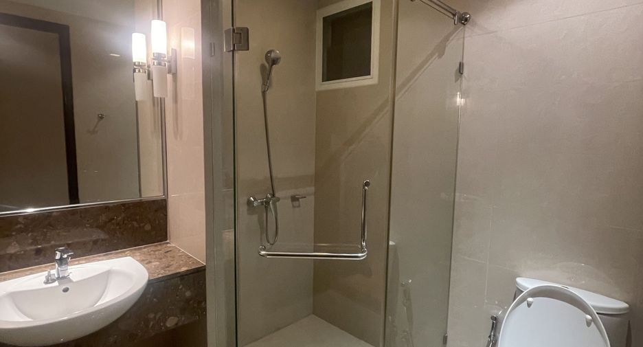 For sale 4 bedrooms condo in Khlong Toei, Bangkok