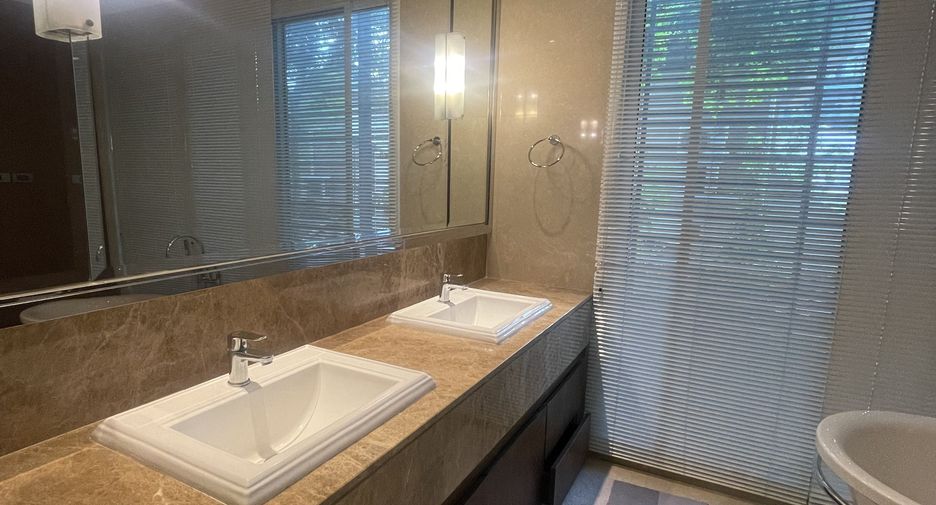 For sale 4 bedrooms condo in Khlong Toei, Bangkok