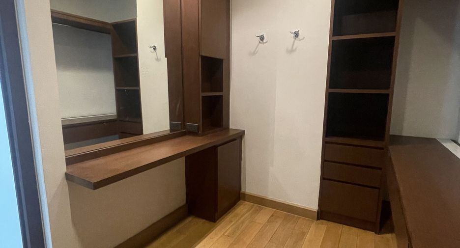 For sale 4 bedrooms condo in Khlong Toei, Bangkok