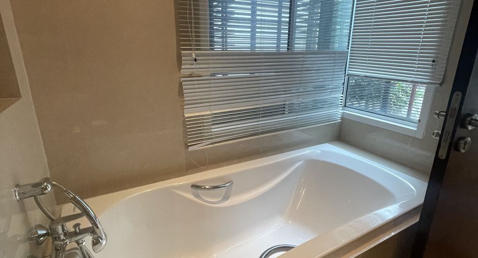 For sale 4 bedrooms condo in Khlong Toei, Bangkok
