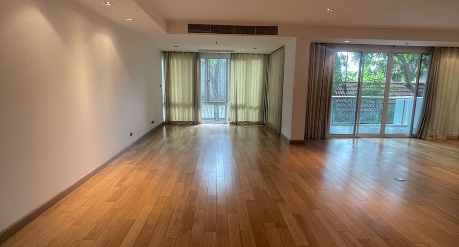 For sale 4 bedrooms condo in Khlong Toei, Bangkok
