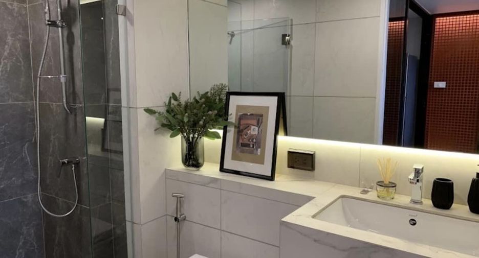 For rent 2 bedrooms condo in Bang Kapi, Bangkok